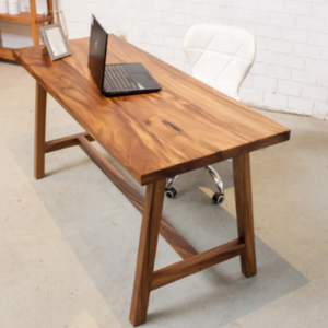 Moira Table (Smooth)